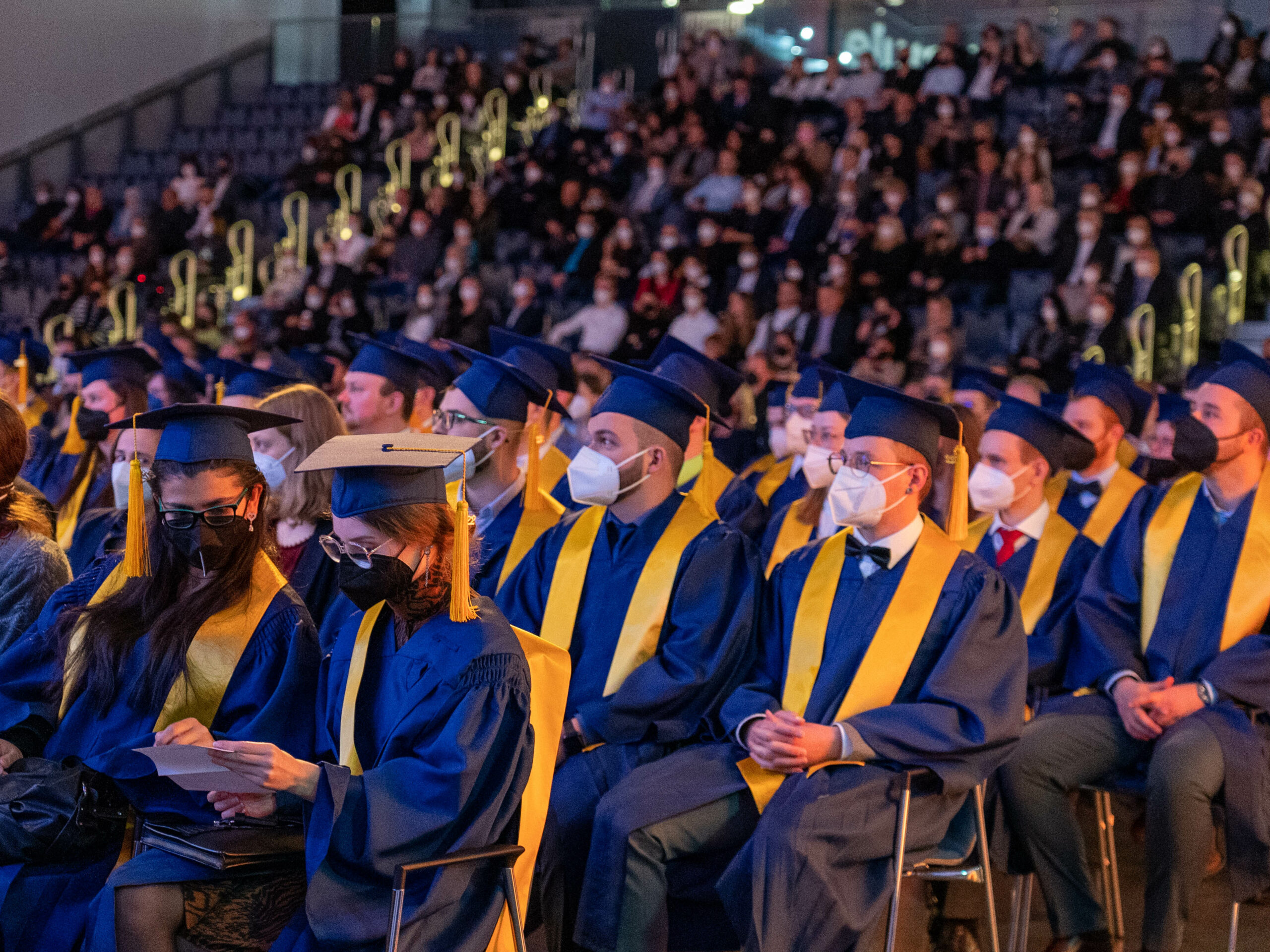 In the Freiheitshalle: 700 graduates bid farewell in a ceremony - Campuls